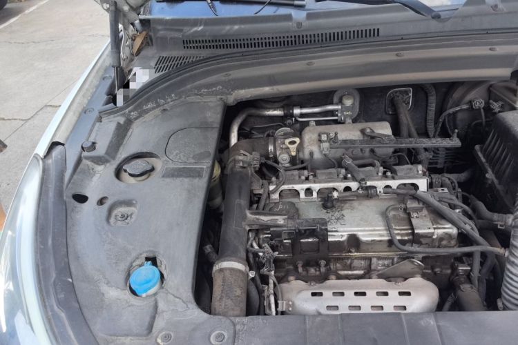 Used Zotye SR9 2017 2.0T Manual "Ultimate Road" Edition Engine Bay Right