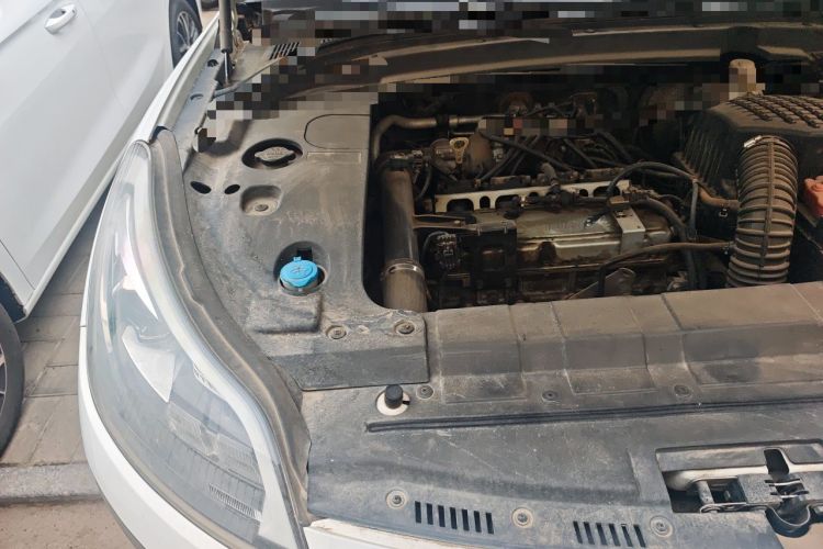 Used Zotye SR9 2017 2.0T Automatic Ultimate Edition Engine Bay Right