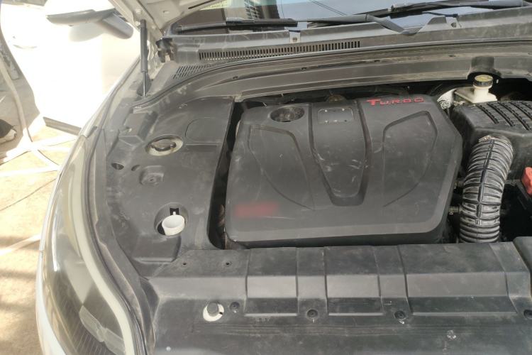 Used Zotye SR9 2017 2.0T Automatic Ultimate Dream Edition Engine Bay Right