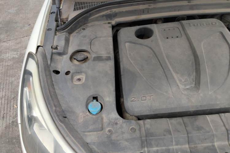 Used Zotye SR9 2017 2.0T Manual "Ultimate Road" Edition Engine Bay Right