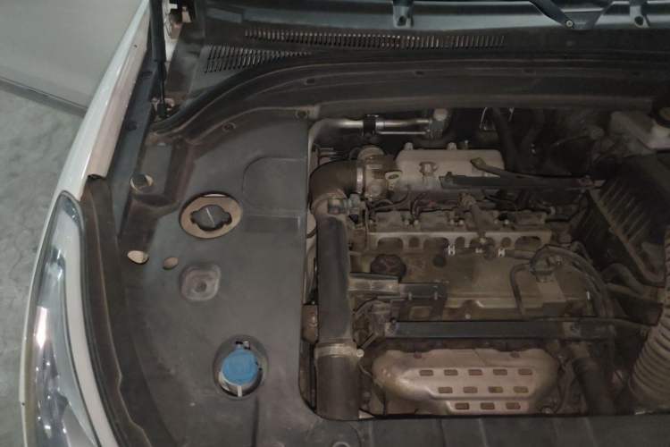 Used Zotye SR9 2017 2.0T Automatic Ultimate Edition Engine Bay Right