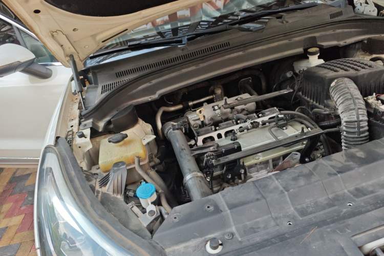 Used Zotye SR9 2017 2.0T Automatic Ultimate Dream Edition Engine Bay Right