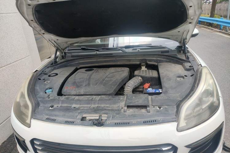 Used Zotye SR9 2017 2.0T Manual "Ultimate Heart" Edition Engine Bay