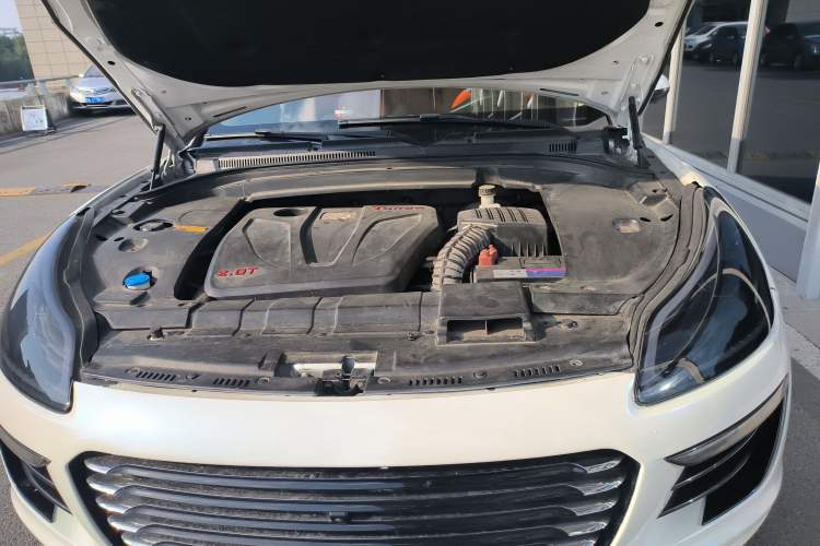 Used Zotye SR9 2017 2.0T Automatic Ultimate Edition Engine Bay