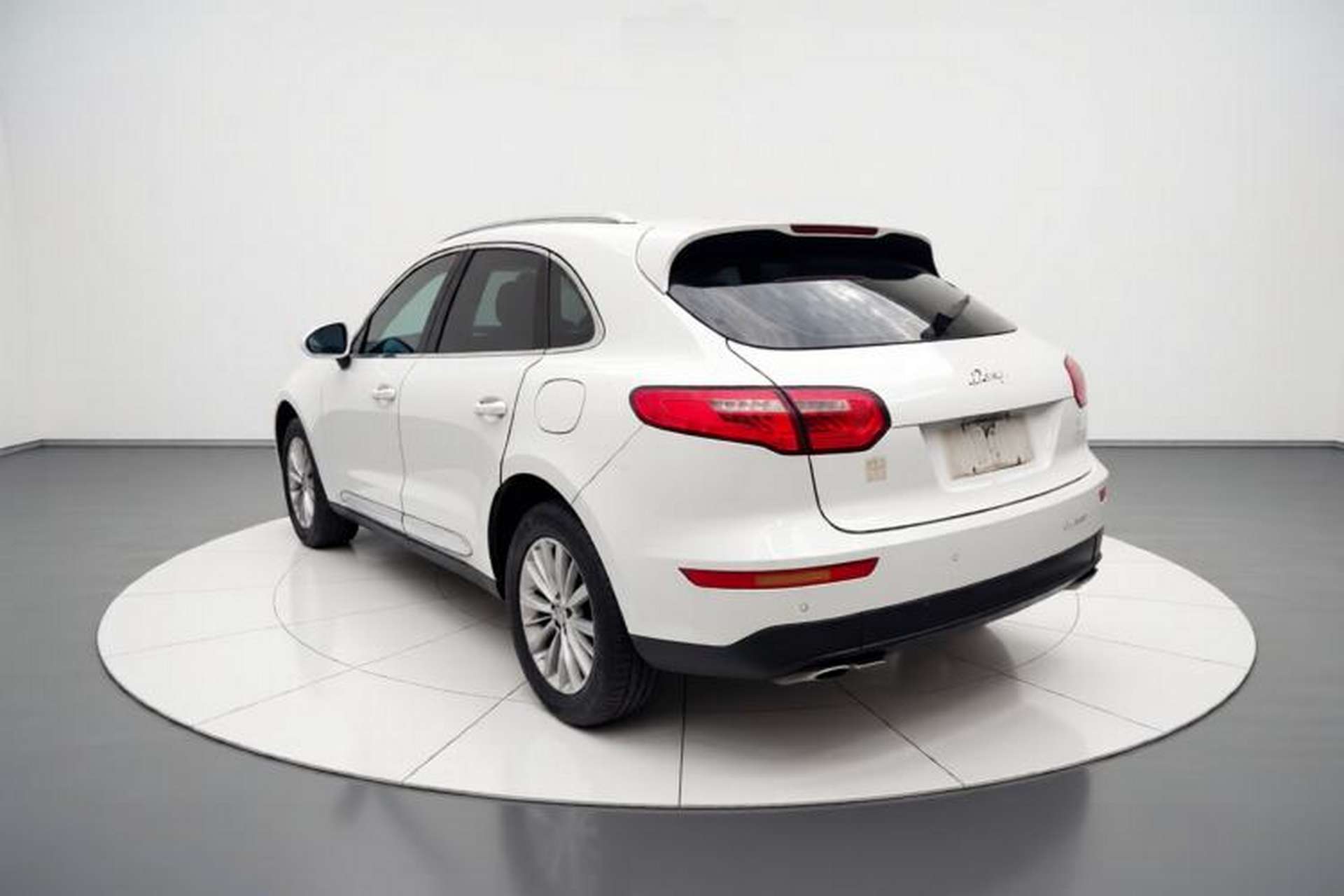 Used Zotye SR9 2017 2.0T Automatic Ultimate Light Edition Exterior 2