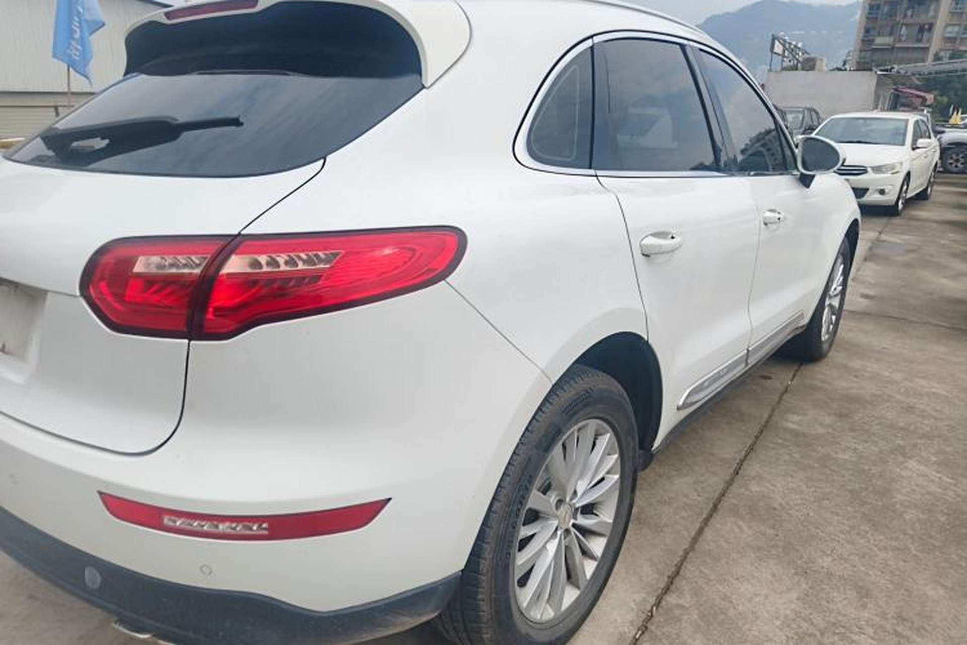 Used Zotye SR9 2017 2.0T Automatic Ultimate Light Edition Exterior 3