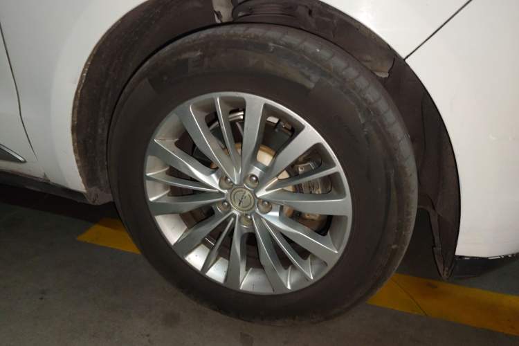 Used Zotye SR9 2017 2.0T Automatic Ultimate Light Edition Exterior 4