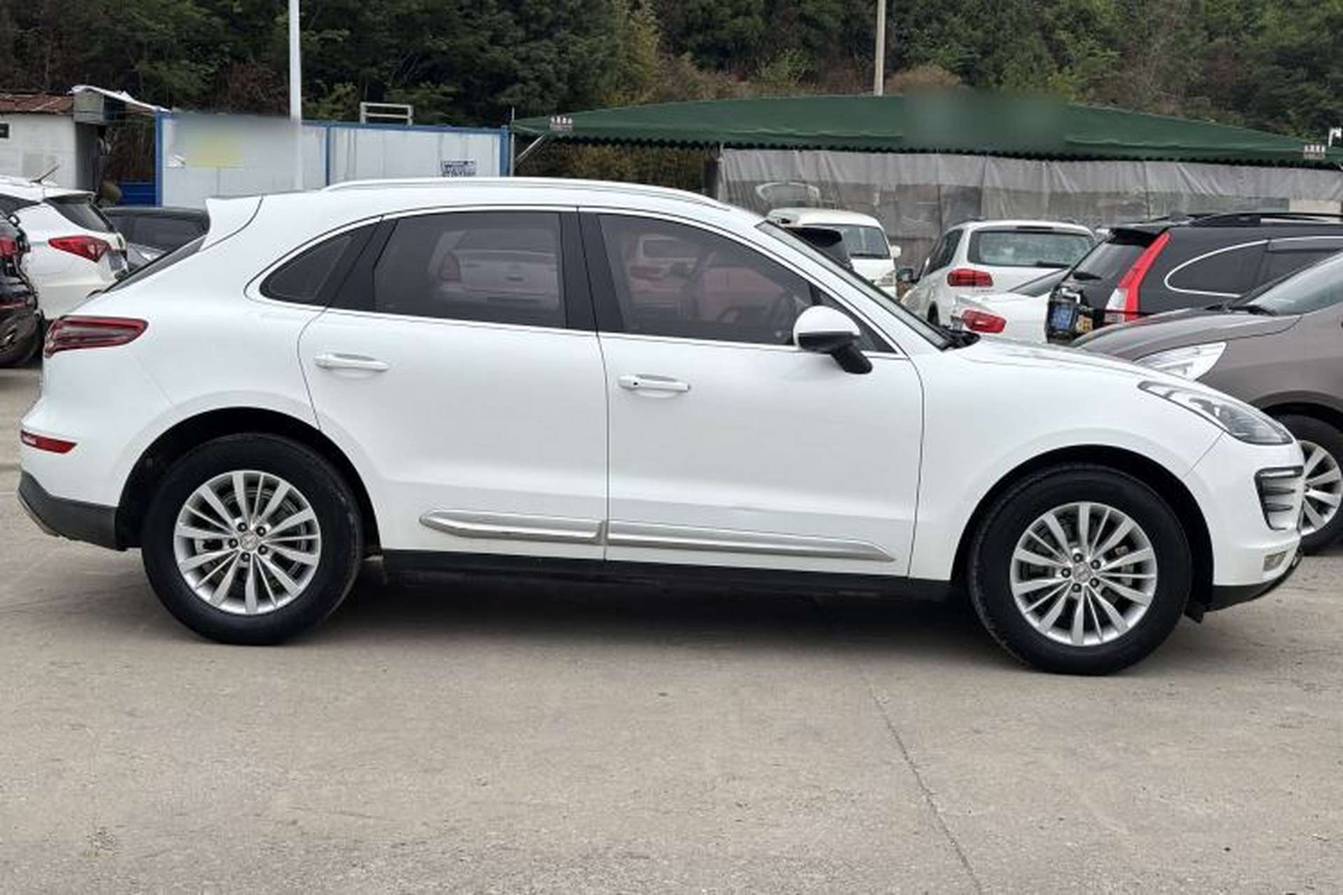 Used Zotye SR9 2017 2.0T Automatic Ultimate Edition Exterior 5