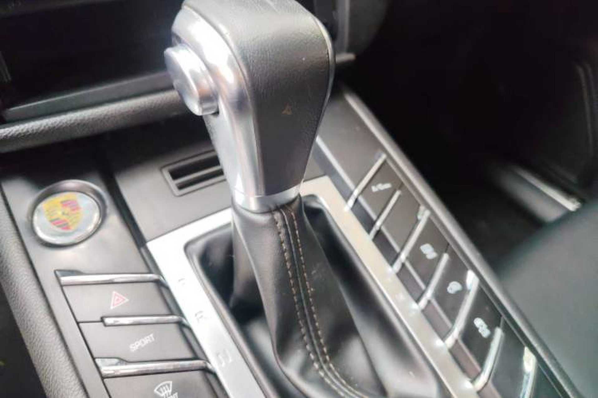 Used Zotye SR9 2017 2.0T Automatic Ultimate Road Edition Gear Lever
