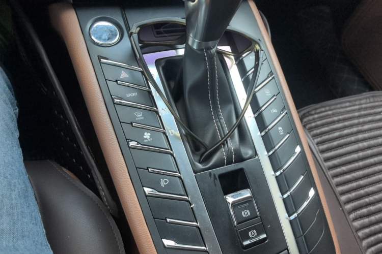 Used Zotye SR9 2017 2.0T Automatic Ultimate Road Edition Gear Lever