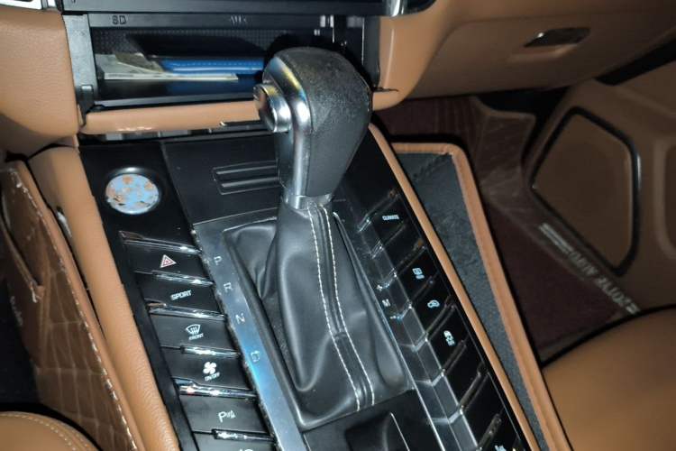 Used Zotye SR9 2017 2.0T Automatic Ultimate Edition Gear Lever