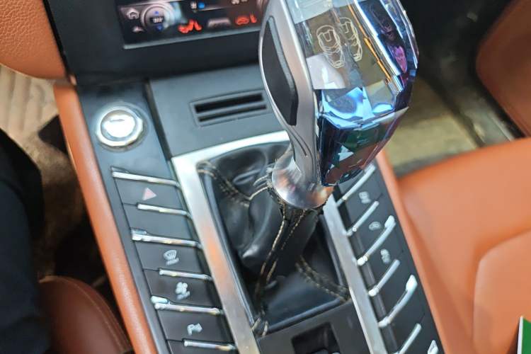 Used Zotye SR9 2017 2.0T Manual "Ultimate Light" Edition Gear Lever