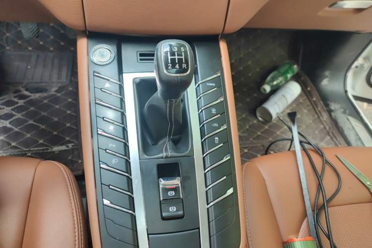 Used Zotye SR9 2017 2.0T Manual "Ultimate Light" Edition Gear Lever