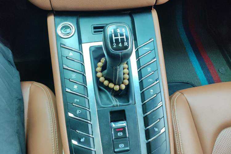 Used Zotye SR9 2017 2.0T Manual "Ultimate Heart" Edition Gear Lever