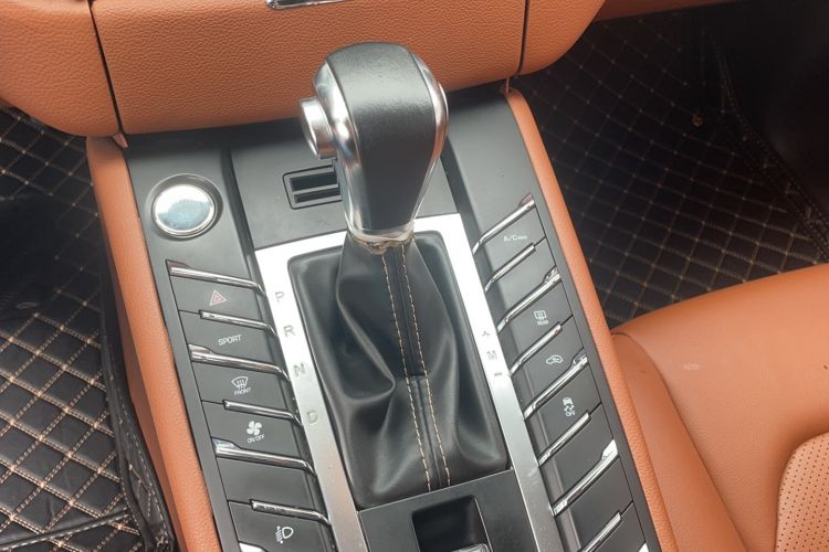 Used Zotye SR9 2017 2.0T Automatic Ultimate Road Edition Gear Lever