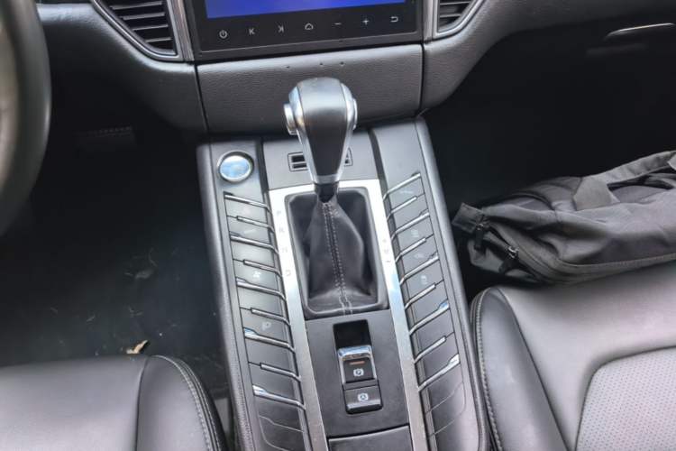 Used Zotye SR9 2017 2.0T Automatic Ultimate Road Edition Gear Lever