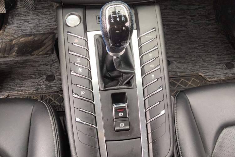 Used Zotye SR9 2017 2.0T Manual "Ultimate Road" Edition Gear Lever