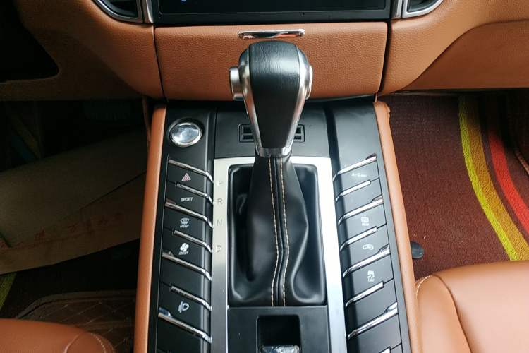 Used Zotye SR9 2017 2.0T Automatic Ultimate Road Edition Gear Lever
