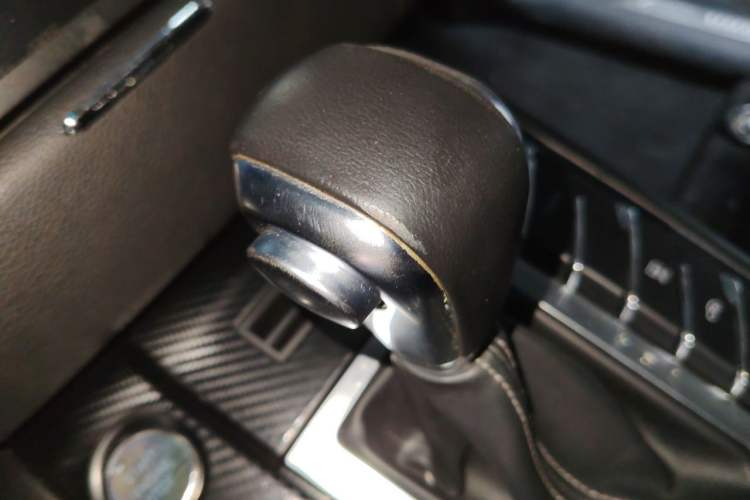 Used Zotye SR9 2017 2.0T Automatic Ultimate Edition Gear Lever