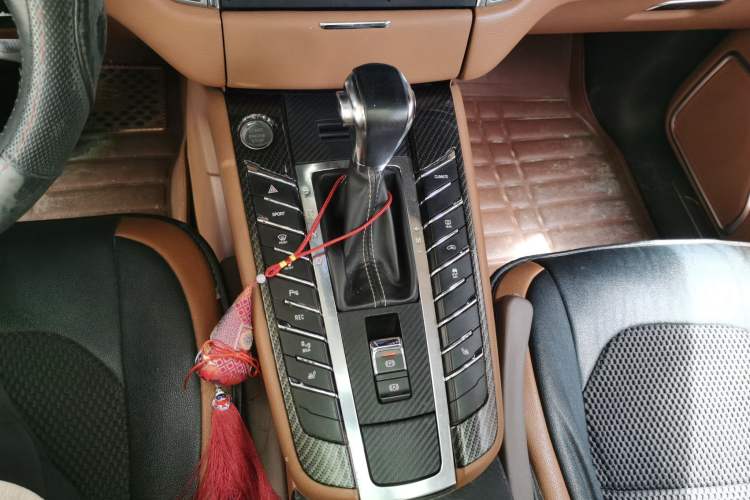 Used Zotye SR9 2017 2.0T Automatic Ultimate Dream Edition Gear Lever