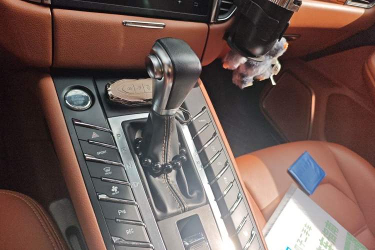 Used Zotye SR9 2017 2.0T Automatic Ultimate Dream Edition Gear Lever