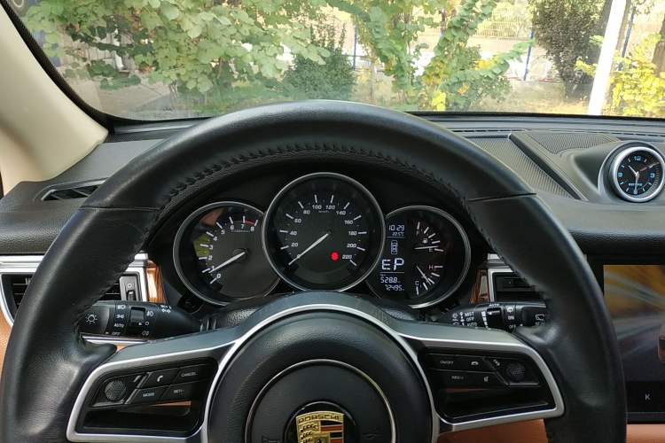 Used Zotye SR9 2017 2.0T Automatic Ultimate Edition Instrument Cluster