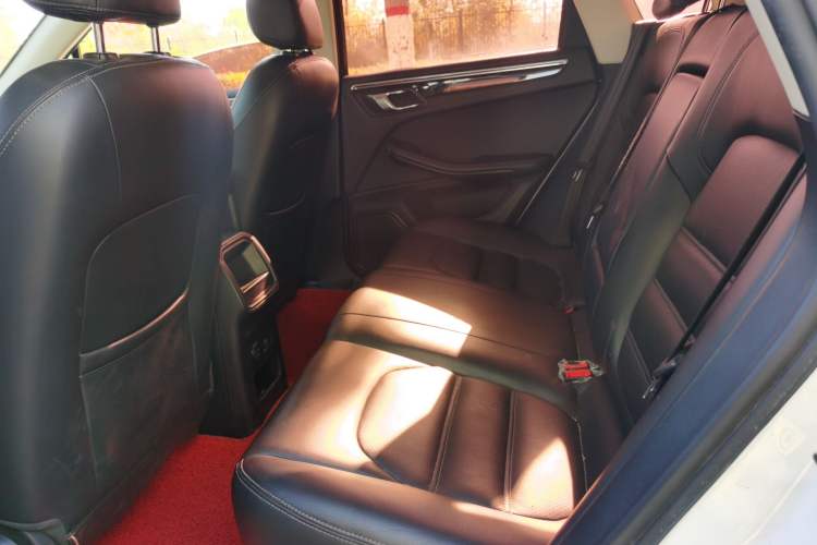 Used Zotye SR9 2017 2.0T Automatic Ultimate Road Edition Interior 1