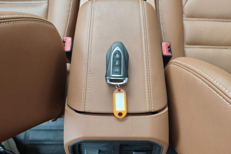 Used Zotye SR9 2017 2.0T Manual "Ultimate Light" Edition Interior 1