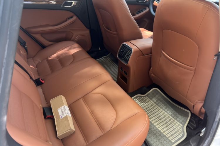 Used Zotye SR9 2017 2.0T Manual "Ultimate Light" Edition Interior 11