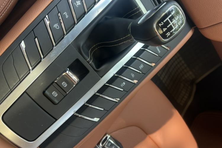 Used Zotye SR9 2017 2.0T Manual "Ultimate Light" Edition Interior 12