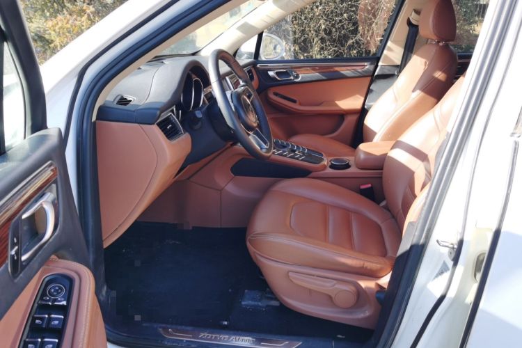 Used Zotye SR9 2017 2.0T Automatic Ultimate Road Edition Interior 2