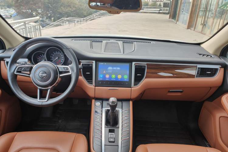 Used Zotye SR9 2017 2.0T Manual "Ultimate Light" Edition Interior 2
