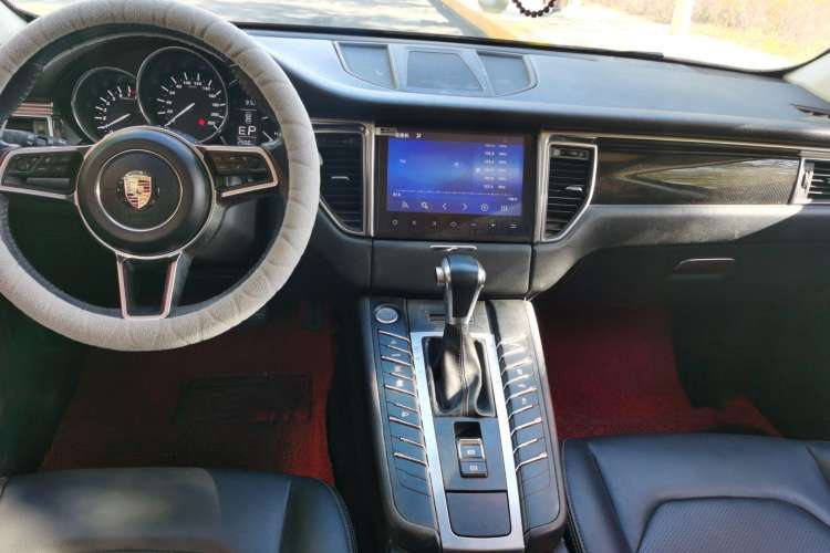 Used Zotye SR9 2017 2.0T Automatic Ultimate Road Edition Interior 3
