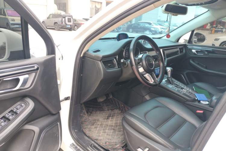 Used Zotye SR9 2017 2.0T Automatic Ultimate Edition Interior 3