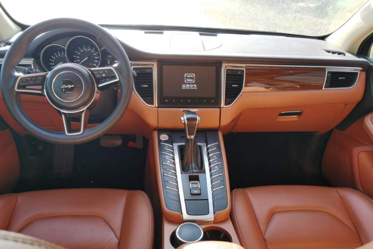 Used Zotye SR9 2017 2.0T Automatic Ultimate Road Edition Interior 3