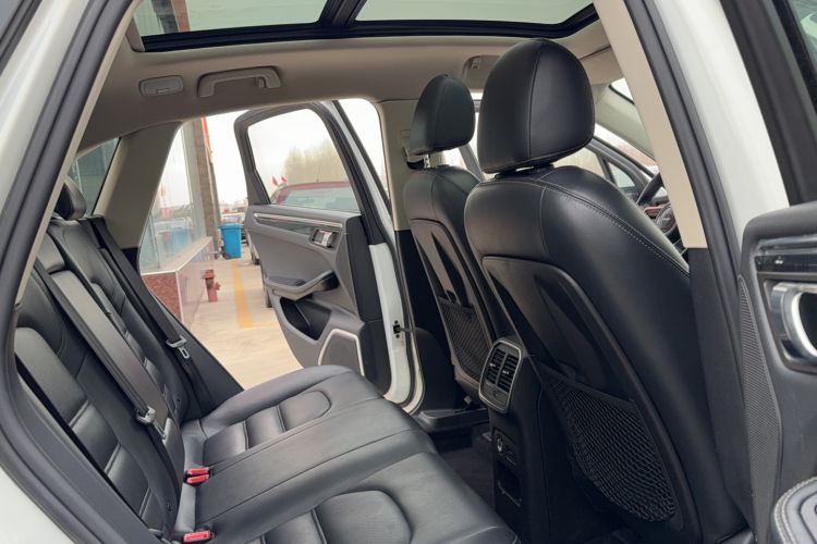 Used Zotye SR9 2017 2.0T Automatic Ultimate Edition Interior 3