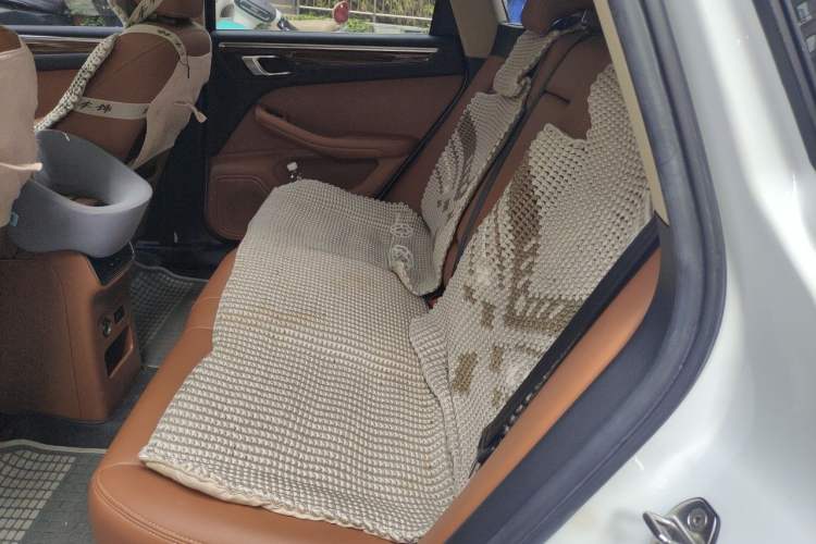 Used Zotye SR9 2017 2.0T Manual "Ultimate Light" Edition Interior 4