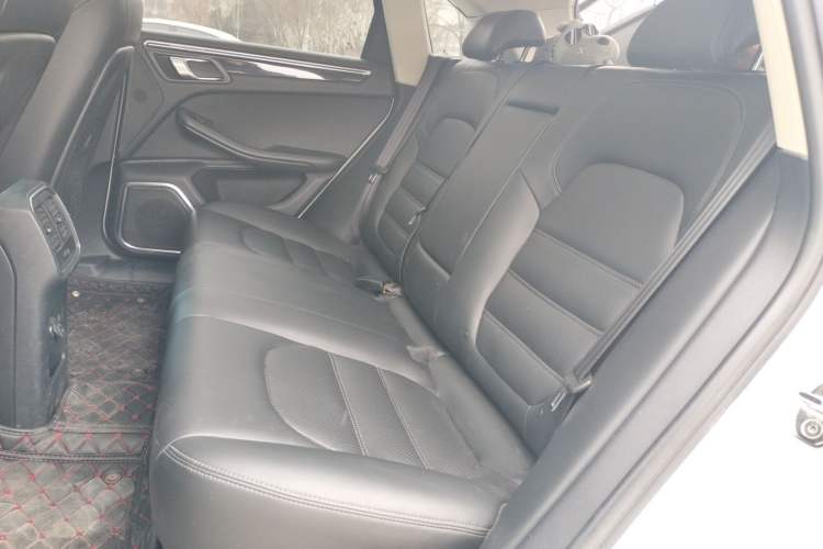 Used Zotye SR9 2017 2.0T Automatic Ultimate Edition Interior 4