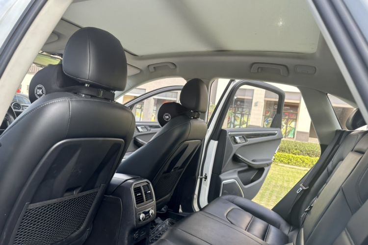 Used Zotye SR9 2017 2.0T Automatic Ultimate Dream Edition Interior 4
