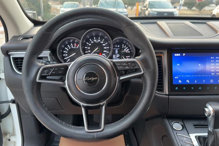 Used Zotye SR9 2017 2.0T Automatic Ultimate Road Edition Interior 4