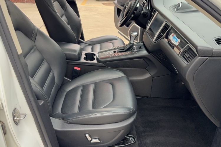 Used Zotye SR9 2017 2.0T Automatic Ultimate Edition Interior 4