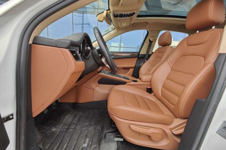 Used Zotye SR9 2017 2.0T Manual "Ultimate Light" Edition Interior 4