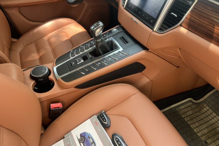 Used Zotye SR9 2017 2.0T Manual "Ultimate Light" Edition Interior 5