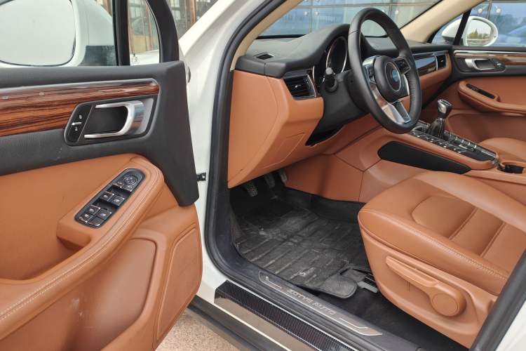 Used Zotye SR9 2017 2.0T Manual "Ultimate Light" Edition Interior 5