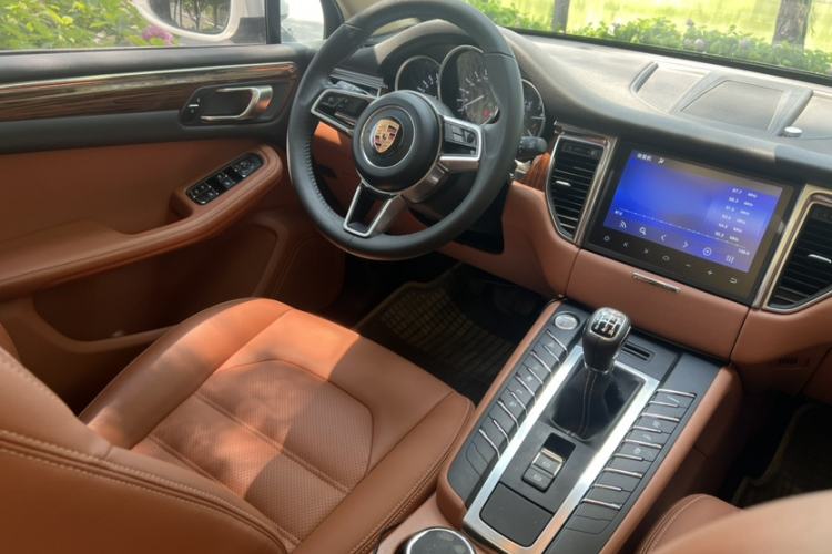 Used Zotye SR9 2017 2.0T Manual "Ultimate Light" Edition Interior 6