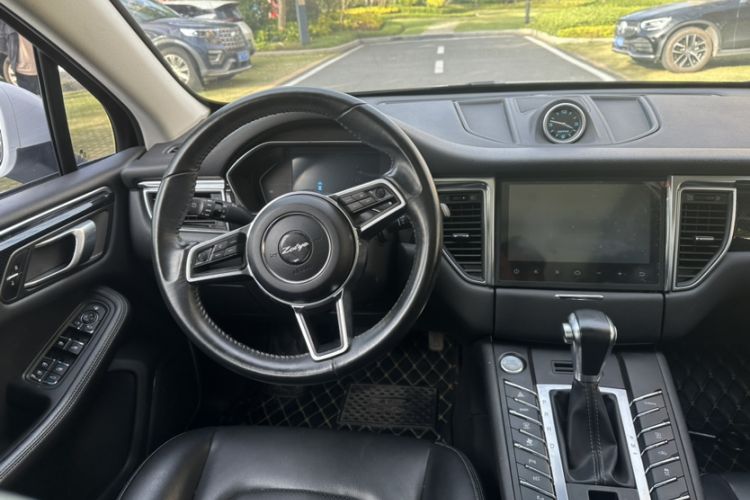 Used Zotye SR9 2017 2.0T Automatic Ultimate Dream Edition Interior 6
