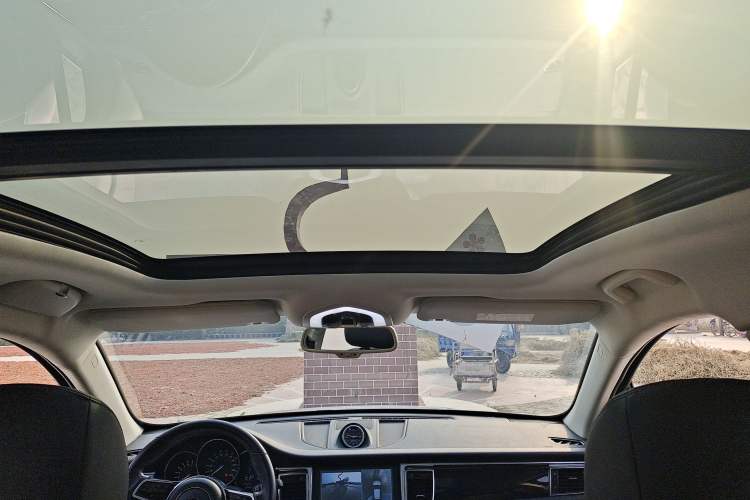 Used Zotye SR9 2017 2.0T Automatic Ultimate Edition Interior 6
