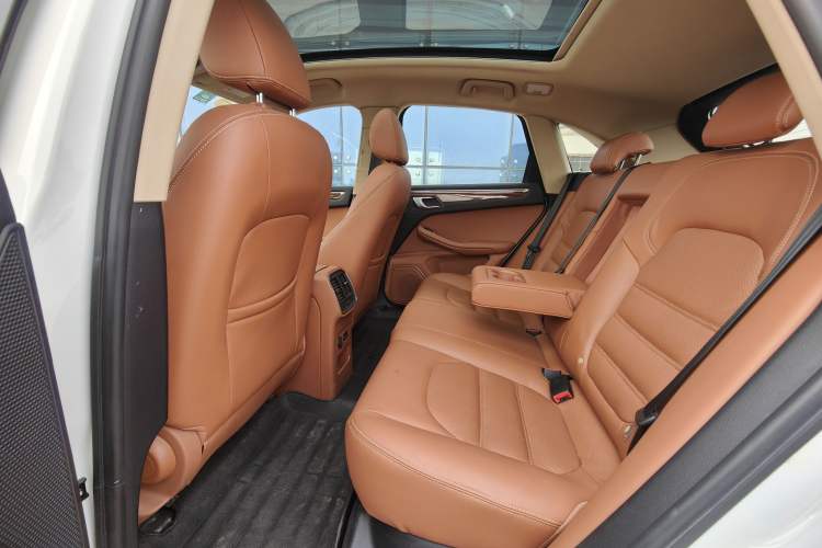 Used Zotye SR9 2017 2.0T Manual "Ultimate Light" Edition Interior 6