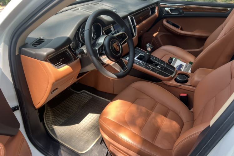 Used Zotye SR9 2017 2.0T Manual "Ultimate Light" Edition Interior 7