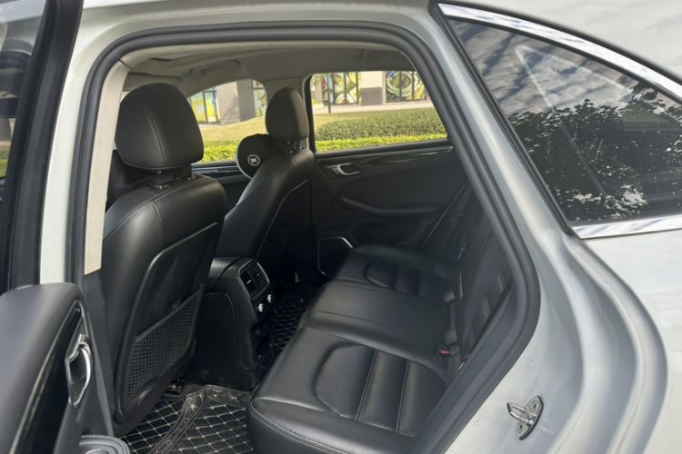 Used Zotye SR9 2017 2.0T Automatic Ultimate Dream Edition Interior 7